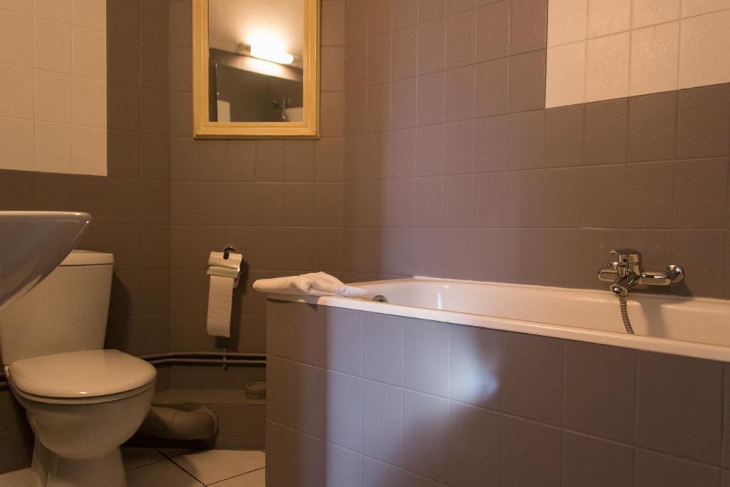 Hotel De Flandre كومبيينْيِ الغرفة الصورة