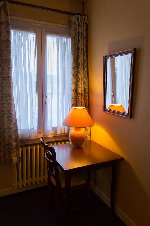 Hotel De Flandre كومبيينْيِ الغرفة الصورة