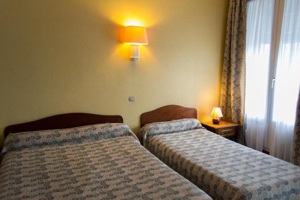 Hotel De Flandre كومبيينْيِ الغرفة الصورة